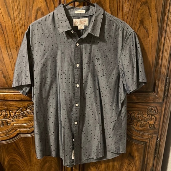 T-shirt penguin size large in very nice condition. No rips no holes no stains. - Picture 1 of 5